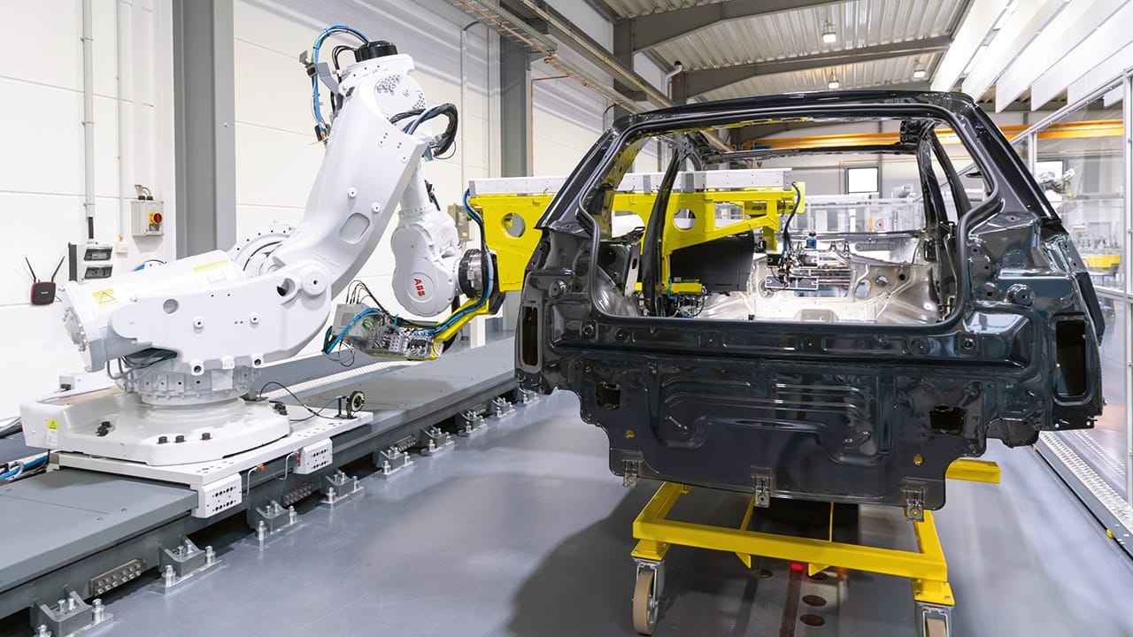 Branza_motoryzacyjna_zrobi_zwrot_w_kierunku_automatyzacjii_cyfryzacji_roboty