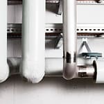 Projektowanie izolacji instalacji technicznych a bezpieczeństwo ogniowe – wyjaśniamy przepisy izolacje techniczne