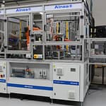 Zrobotyzowana stacja do nitowania haków nitowanie haków