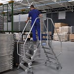 Pomosty jezdne. Jak dostosować ich konstrukcję do polskich wymagań BHP? Pomosty jezdne.