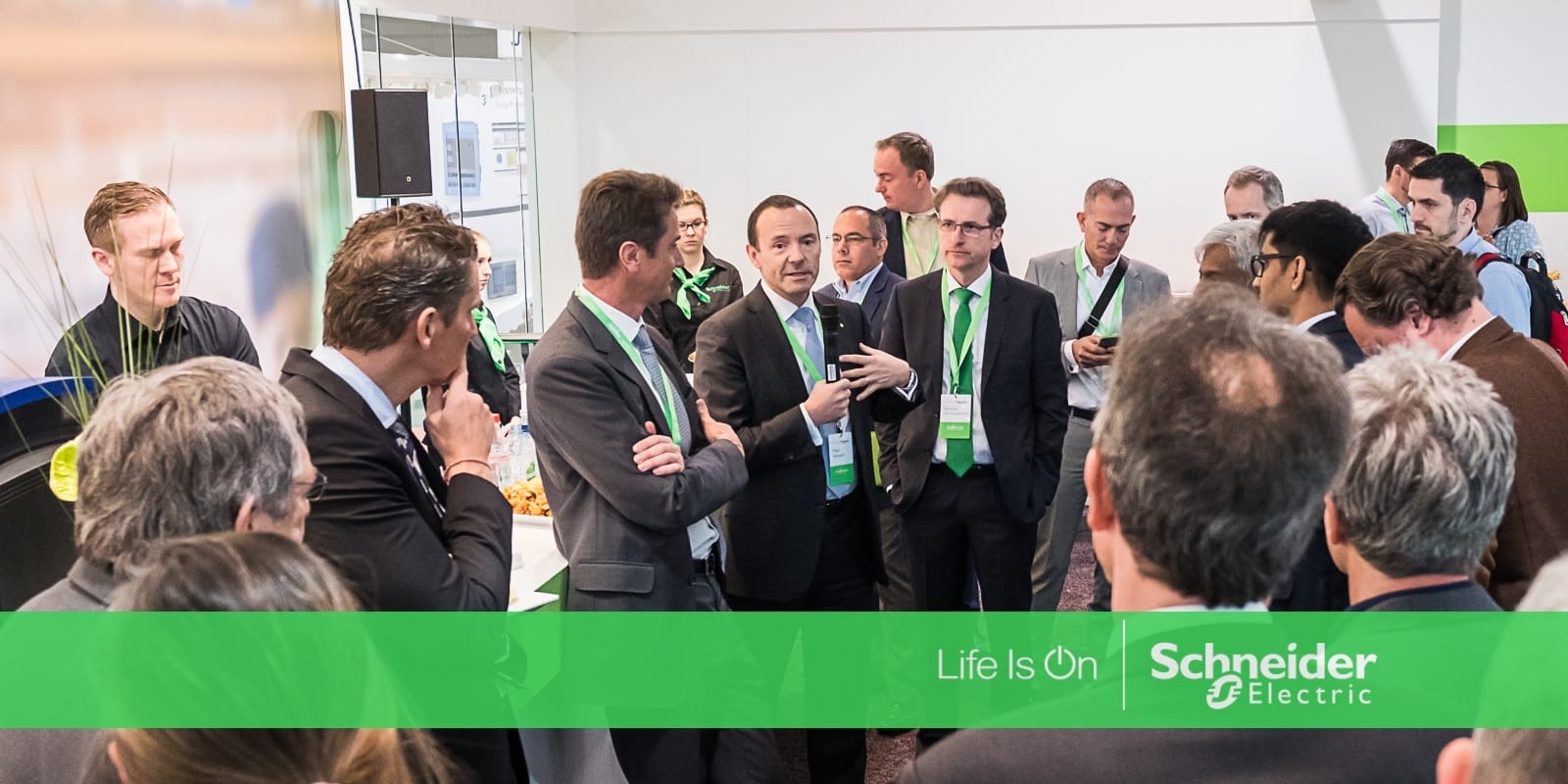 Schneider Electric i Microsoft Schneider Electric i Microsoft wspólnie przyspieszają