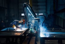 Roboty w Polsce: najwięcej nowych instalacji w automotive. Dane IFR dla Europy i świata za 2024 r. automotive Roboty w Polsce Universal Robots