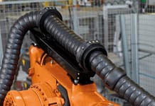 Bezpieczne prowadzenie przewodów na robocie, dzięki ekonomicznemu systemowi odciągu igus system odciągu dla e-prowadników