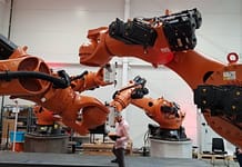 Automatycy APA Group rewolucjonizują linię produkcyjną światowego giganta. – case study wdrożenia stacji robotów KUKA KR 1000 titan w fabryce Volkswagen Poznań Tytany KUKA