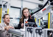 RAPORT ABB: Produkcja żegna się z Chinami, ale brakuje specjalistów