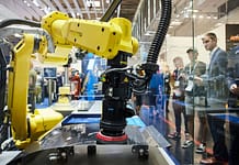 Fabryki otwierają się na roboty