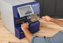 Zaoszczędź 10 sekund na każdym identyfikowanym przewodzie aplikator i drukarka do identyfikacji przewodów Wraptor A6500