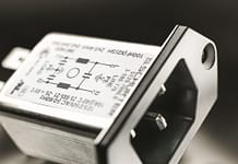 Złacze zasilające z filtrem typu 5120 z plastikowym, płaskim kołnierzem montażowym Złacze zasilające z filtrem