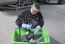 Jak efektywnie czyścić części maszyn? Ekologiczna myjka MEWA Bio-Circle Jak efektywnie czyścić części maszyn