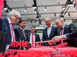 Przyszłość przemysłu jest napędzana przez sztuczną inteligencję. Rittal na targach Hannover Messe