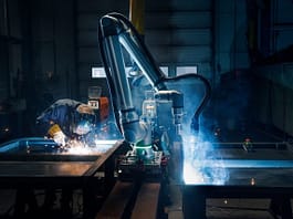 Roboty w Polsce: najwięcej nowych instalacji w automotive. Dane IFR dla Europy i świata za 2024 r. automotive Roboty w Polsce Universal Robots