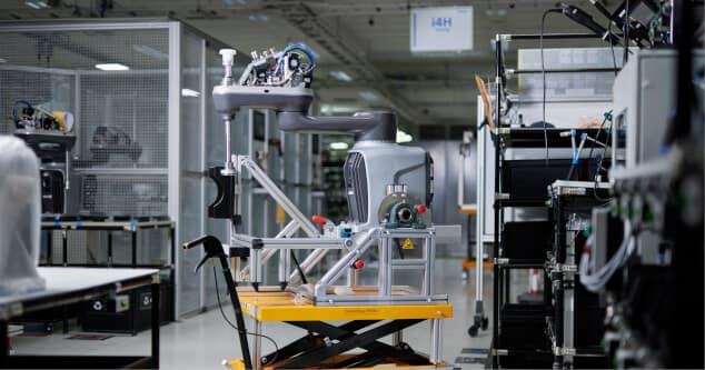 robotic_assembly_fcard_sol