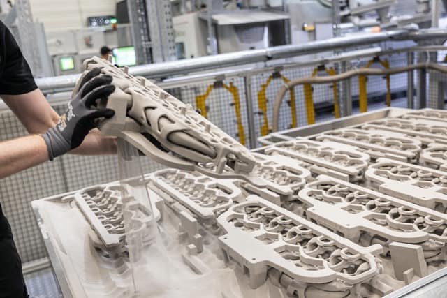 BMW_Landshut-Plant_JobBox_L9A5677 Średni Druku 3D z Piasku