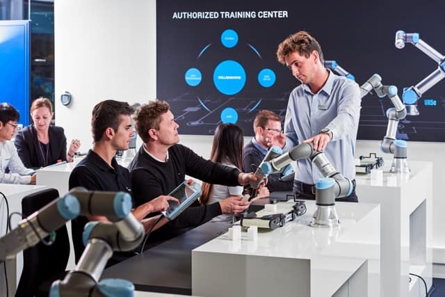 UR Academy 2 Średni Akademii Universal Robots